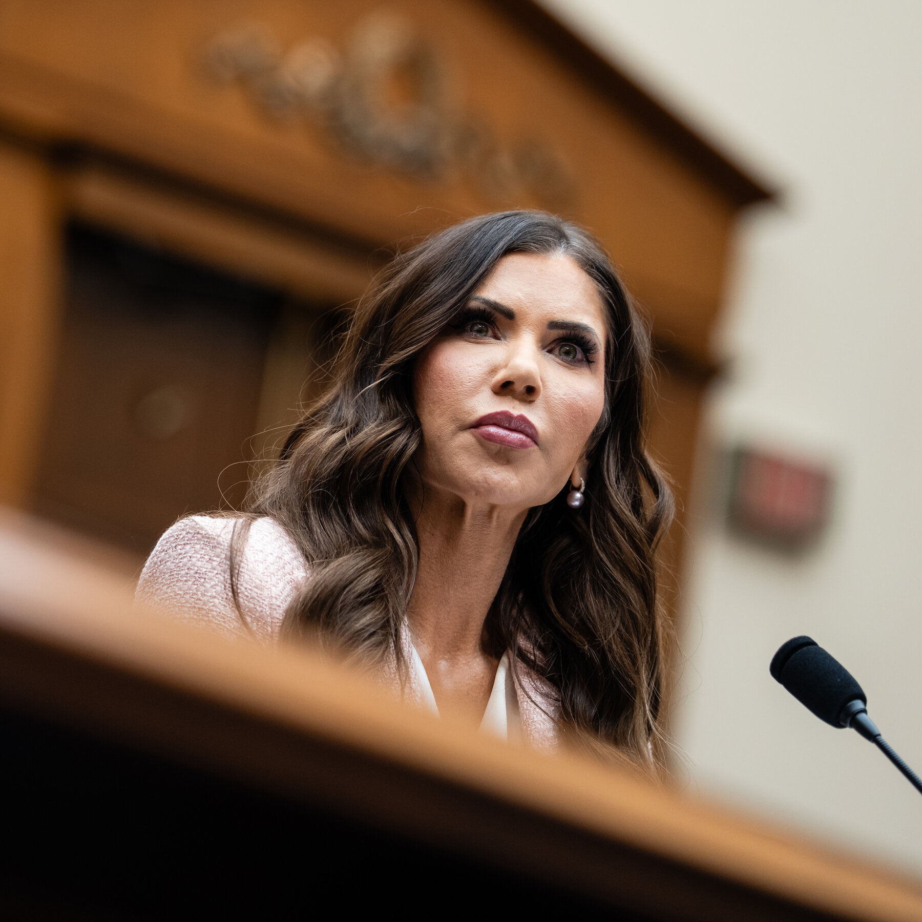 Trump Rotasi Menteri Keamanan Dalam Negeri: Senator Mullin Gantikan Kristi Noem