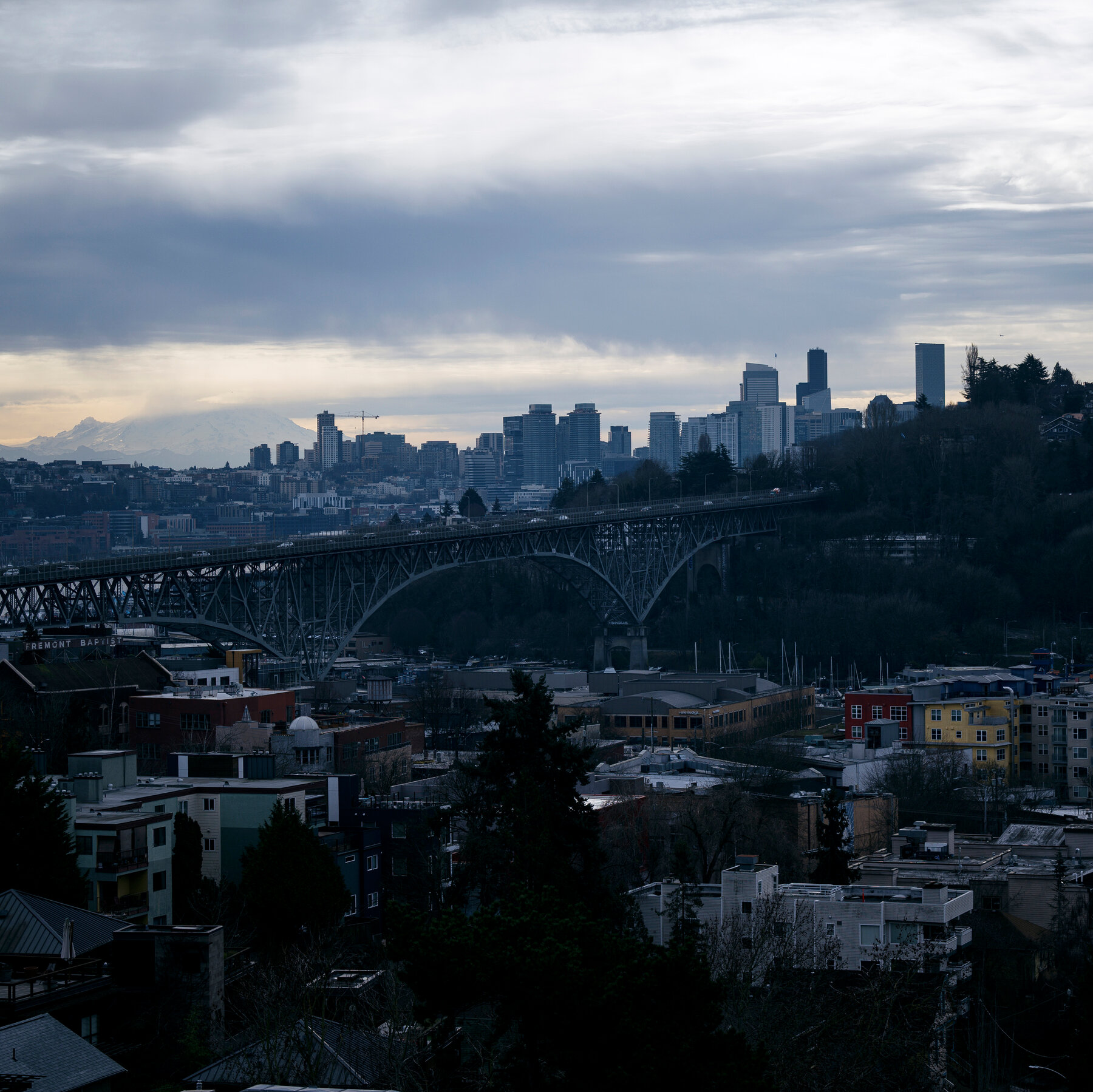 Terobosan Hukum: Pengakuan Poliamori Menguat di Barat Laut Amerika Serikat