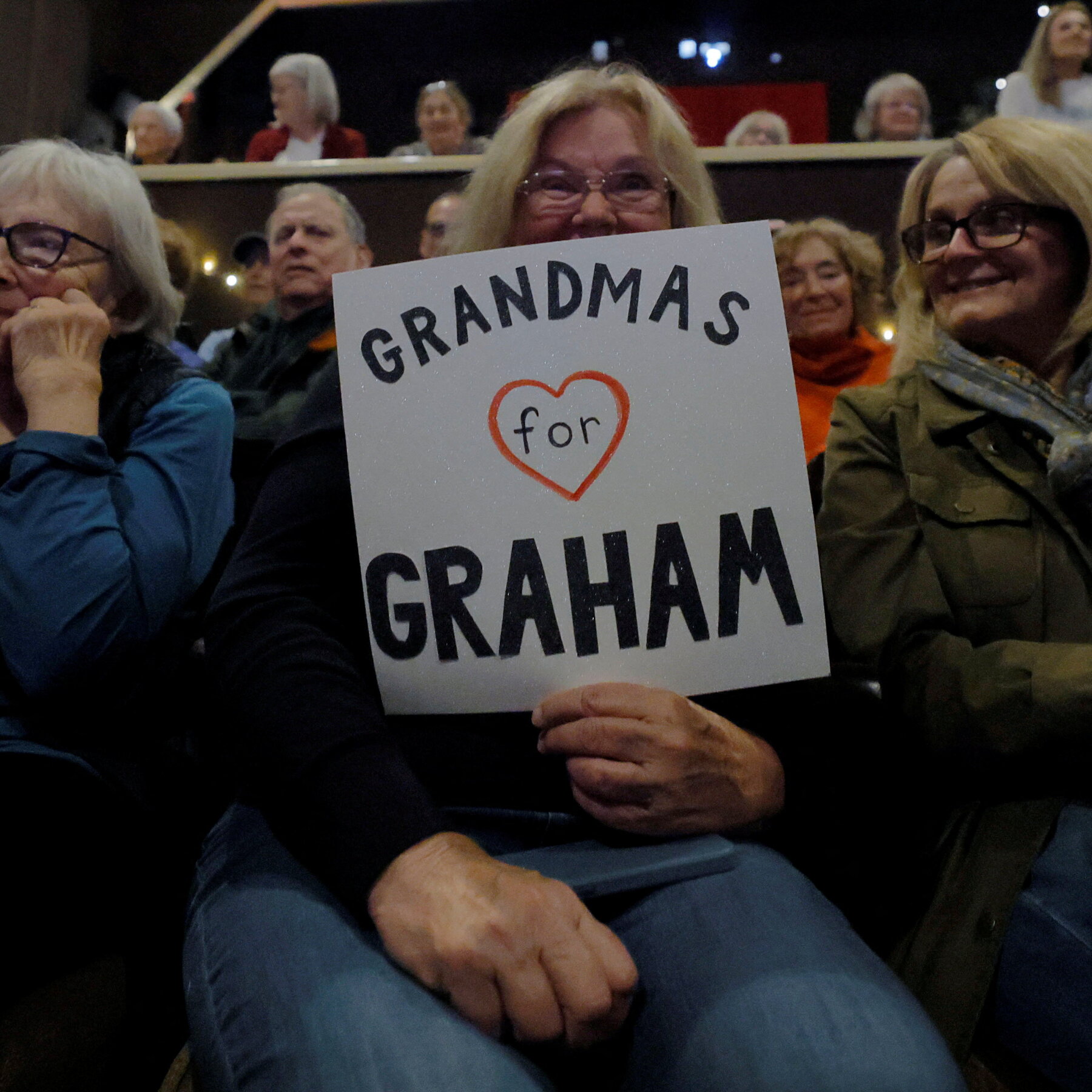 Dinamika Pemilih Wanita Senior di Maine: Kunci Perebutan Kursi Senat Demokrat