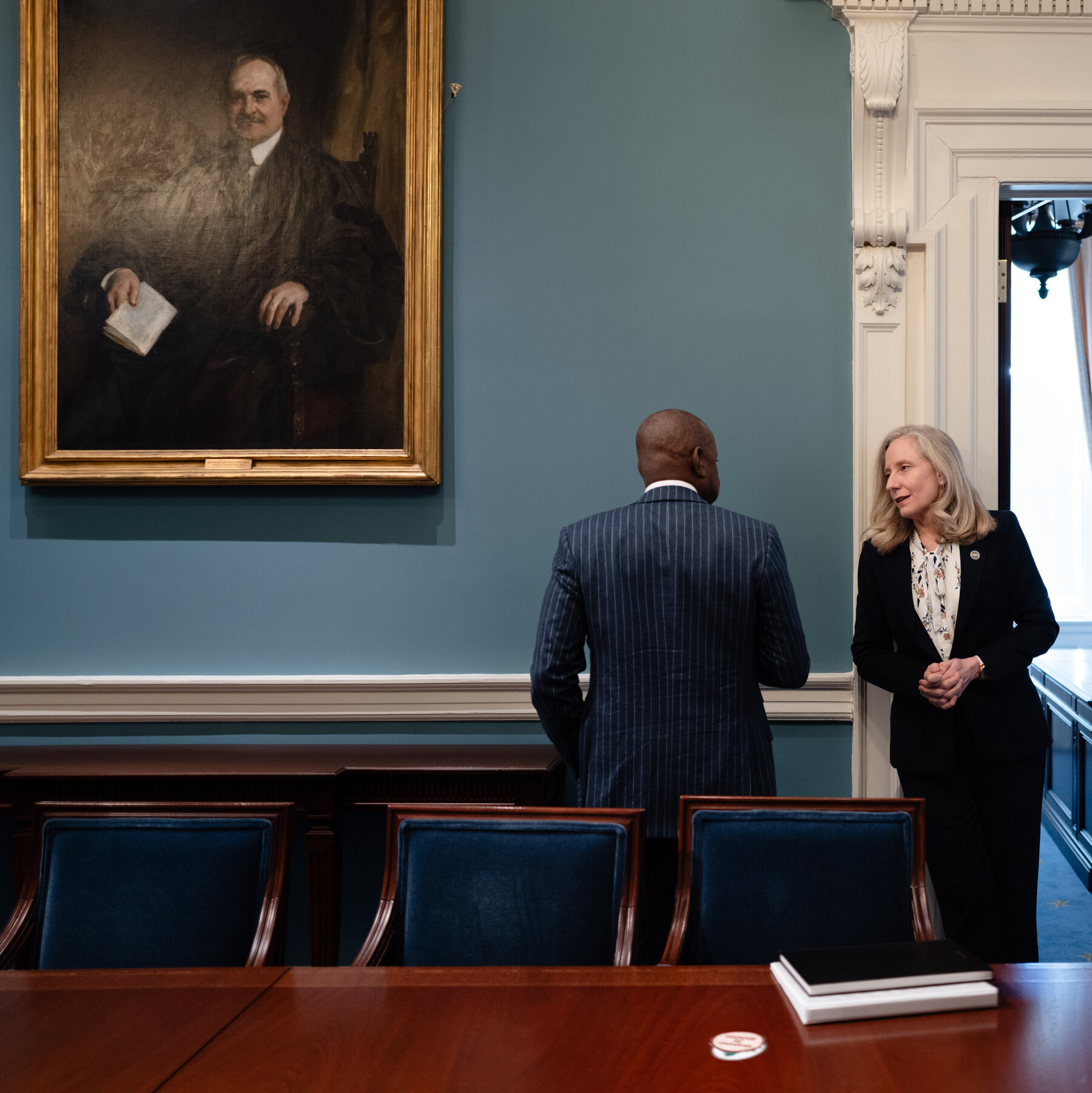 Putusan Redistricting Virginia Perberat Tekanan Politik Gubernur Abigail Spanberger