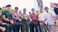 Pekanbaru Bergerak Tegas: Wali Kota Pimpin Penertiban Kabel Fiber Optik Semrawut