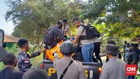 Tiga Tewas dan Puluhan Rumah Hangus Akibat Bentrok Berdarah di Adonara