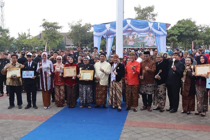 Blora Raih Pengakuan Daerah Paling Berdaya Saing di Jateng: Kunci Keberhasilan dan Prospek Ekonomi