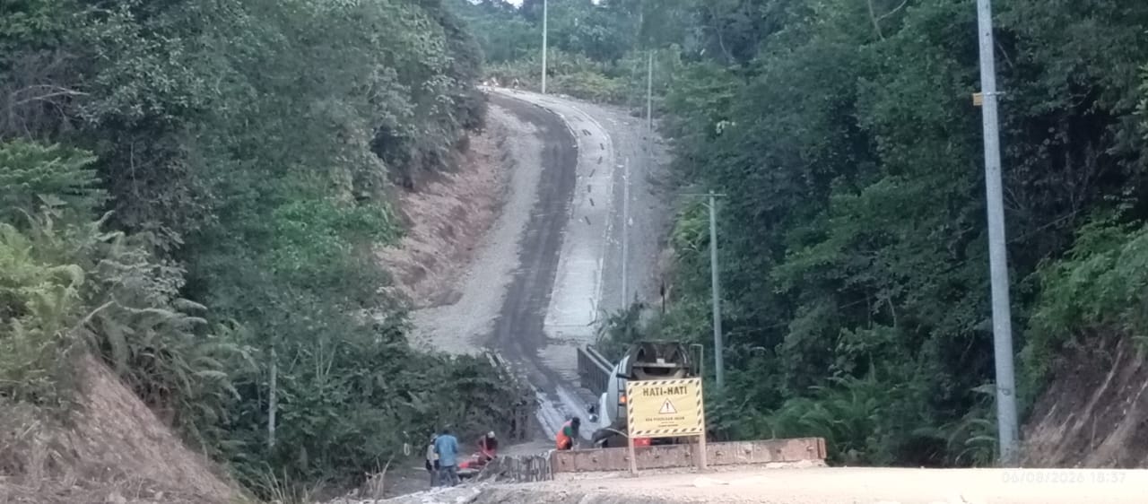 Surutnya Sungai Mahakam: Jalur Darat Mahulu-Kubar Jadi Urat Nadi Vital Warga Pedalaman
