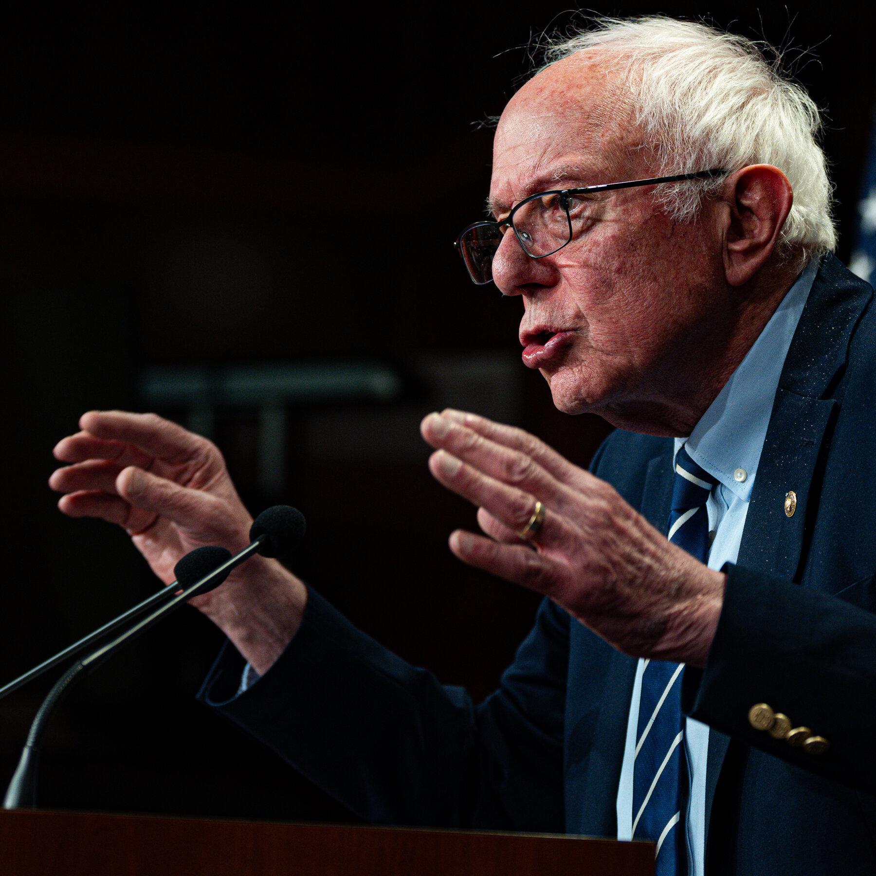 Ancaman AI: Senator Sanders Mendesak Moratorium Pengembangan untuk Cegah Bencana Global