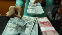 Rupiah Menguat Tajam ke Rp17.695 per Dolar AS Didorong Minyak dan Harapan Perdamaian