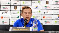 Pelatih Persib Kritik Jadwal Final Piala Presiden: Kebugaran Pemain Terancam di Laga Puncak