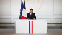 Macron Berpihak ke UEFA: Konflik FIFA vs UEFA Memanas dengan Sentuhan Politik