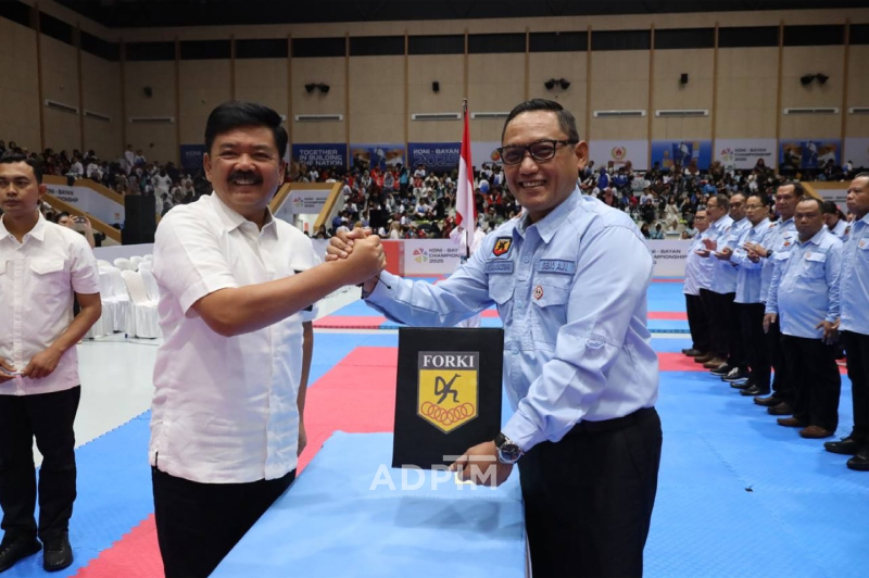 Seno Aji memegang dokumen FORKI polemik ketua IPSI Kaltim