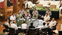 Presiden Prabowo Pimpin Rapat Koordinasi dengan Panglima TNI dan Kapolri, Bahas Karhutla dan Stabilitas Nasional